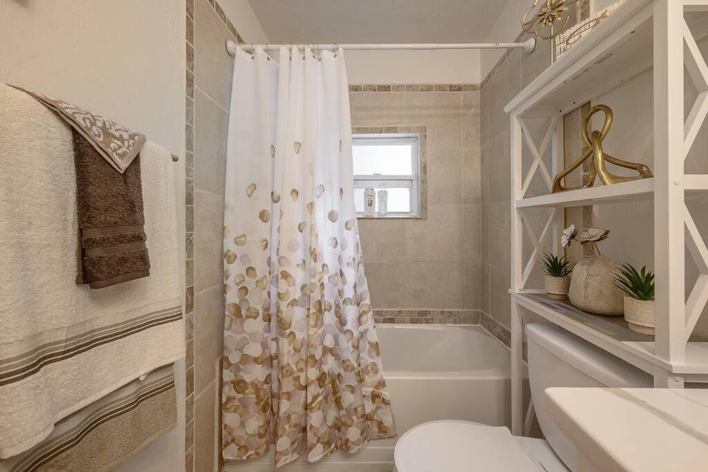 Golden Greek Getaway Chic House In Heart Of Tampa Villa Exterior photo