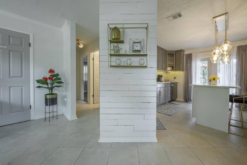 Golden Greek Getaway Chic House In Heart Of Tampa Villa Exterior photo