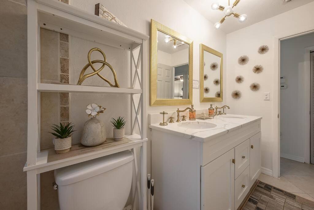 Golden Greek Getaway Chic House In Heart Of Tampa Villa Exterior photo